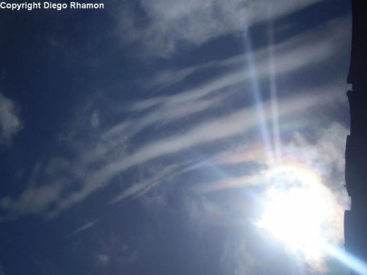 Cirrocumulus lenticularis (com iridescência) vistas em João Pessoa, Paraíba, em 14/01/2010.