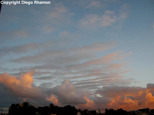 Stratocumulus undulatus vistas em João Pessoa, Paraíba, em 26/10/2012.