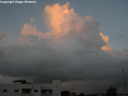Cumulus congestus vista em João Pessoa, Paraíba, em 27/01/2014.