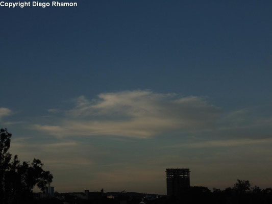 Cirrus fibratus vistas em Campina Grande, Paraíba, em 25/05/2014.