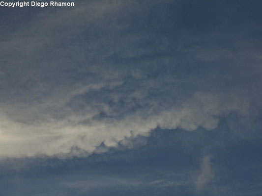 Mammatus associadas à Cirrus vistas em João Pessoa, Paraíba, em 14/03/2014.