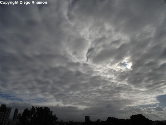 Stratocumulus radiatus vistas em Campina Grande, Paraíba, em 10/06/2014.