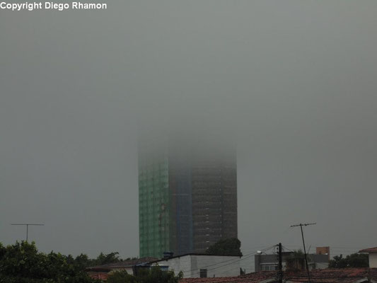 Nevoeiro visto em João Pessoa, Paraíba, em 14/03/2014.