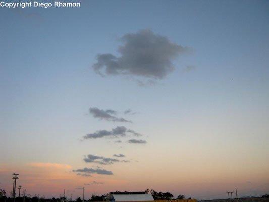 Cumulus humilis radiatus vistas em Campina Grande, Paraíba, em 19/01/2015.