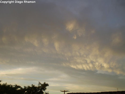 Mammatus associadas à Cirrus vistas em João Pessoa, Paraíba, em 11/12/2009.