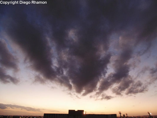 Stratocumulus radiatus vistas em Campina Grande, Paraíba, em 01/11/2014.