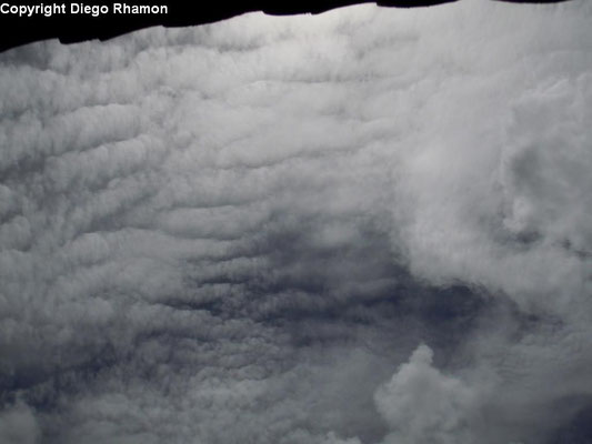 Altocumulus undulatus vistas em João Pessoa, Paraíba, em 30/12/2010.