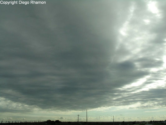Stratocumulus opacus vistas em Santa Rita, Paraíba, em 03/04/2015.
