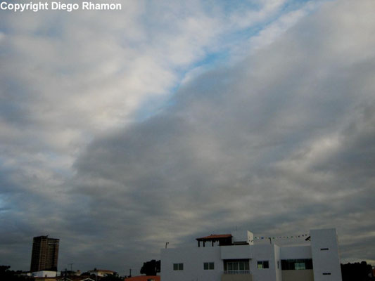 Stratocumulus duplicatus vistas em João Pessoa, Paraíba, em 24/07/2013.