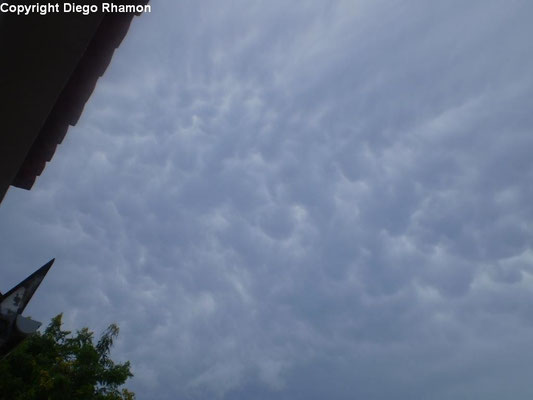 Mammatus associadas à Cumulonimbus vistas em João Pessoa, Paraíba, em 19/01/2010.