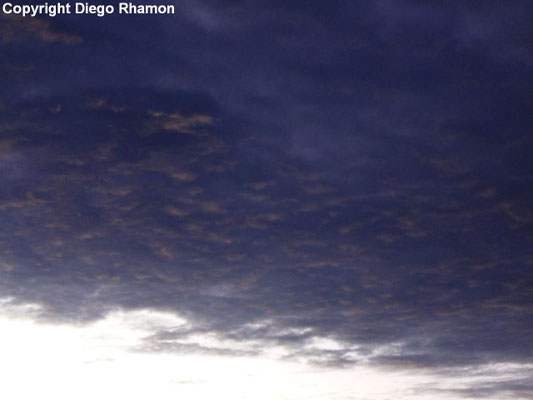Altocumulus stratiformis opacus vistas em Campina Grande, Paraíba, em 30/06/2014.