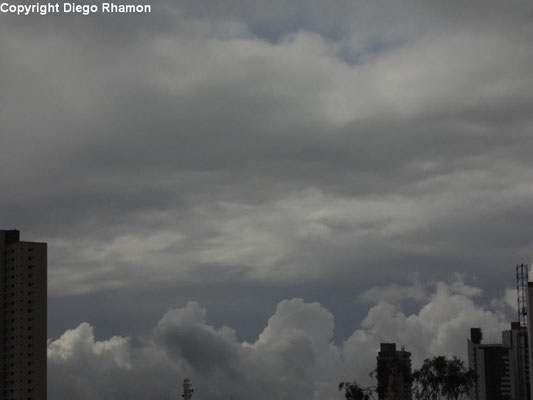 Stratocumulus undulatus vistas em Campina Grande, Paraíba, em 13/06/2014.