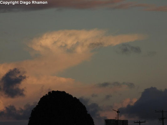 Mammatus associadas à Cumulonimbus vistas em João Pessoa, Paraíba, em 28/04/2014.