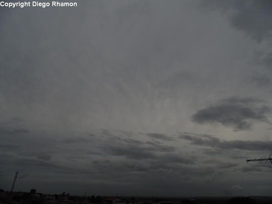 Altostratus opacus com mammatus vistas em João Pessoa, Paraíba, em 21/02/2014.