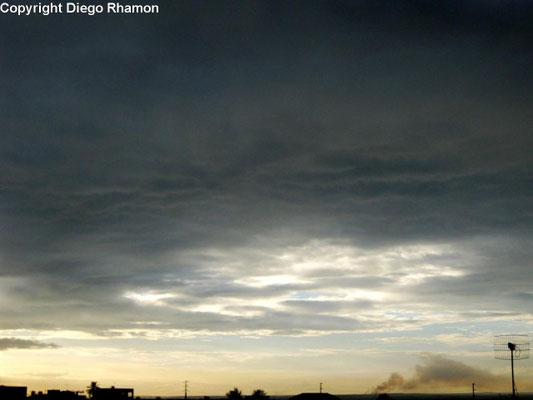 Altostratus undulatus vistas em João Pessoa, Paraíba, em 12/02/2014.