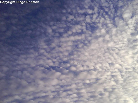 Altocumulus floccus vistas em João Pessoa, Paraíba, em 04/05/2009.