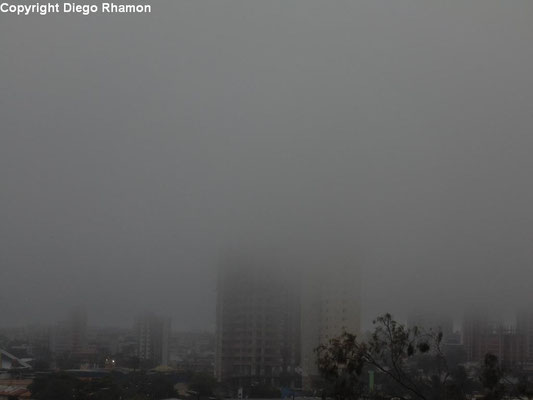 Nevoeiro visto em Campina Grande, Paraíba, em 28/05/2014.
