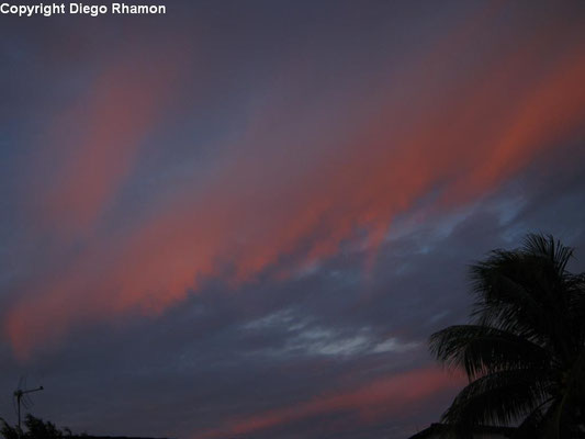 Mammatus associadas à Altocumulus vistas em João Pessoa, Paraíba, em 21/05/2011.
