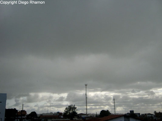 Stratus praecipitatio vistas em João Pessoa, Paraíba, em 21/09/2013.