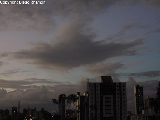 Nimbostratus virga em estágio de dissipação vista em Campina Grande, Paraíba, em 06/06/2014.
