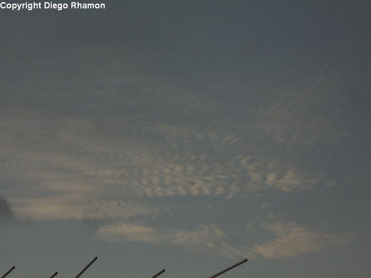 Cirrocumulus undulatus vistas em João Pessoa, Paraíba, em 04/04/2014.