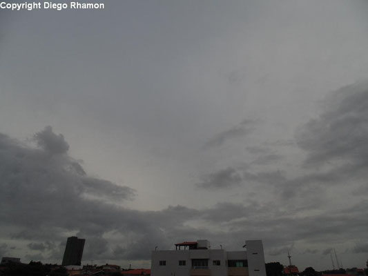 Altostratus opacus vistas em João Pessoa, Paraíba, em 21/02/2014.