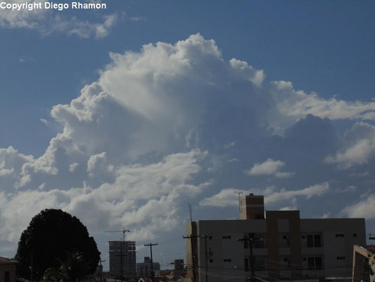 Cumulus congestus vista em João Pessoa, Paraíba, em 25/01/2014.
