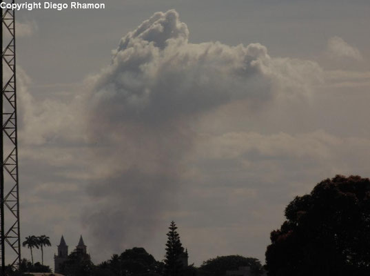 Pyrocumulus vista em João Pessoa, Paraíba, em 01/03/2014.