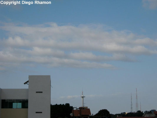 Stratocumulus undulatus vistas em João Pessoa, Paraíba, em 07/10/2013.