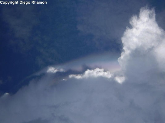 Cumulonimbus com pileus iridescente vista em João Pessoa, Paraíba, em 05/05/2010.