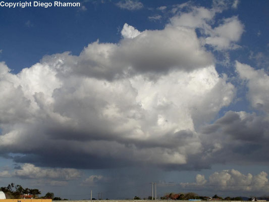 Cumulus congestus praecipitatio vista em Campina Grande, Paraíba, em 03/03/2015.