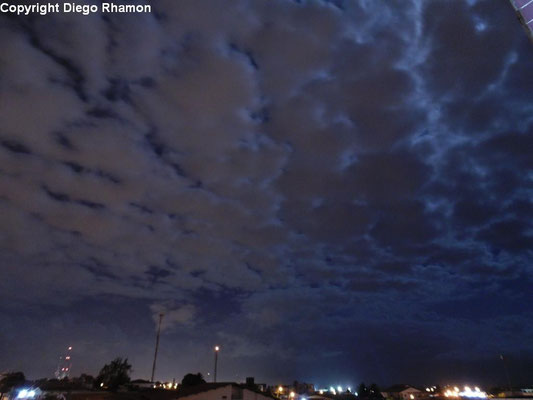 Stratocumulus perlucidus vistas em João Pessoa, Paraíba, em 15/01/2014.