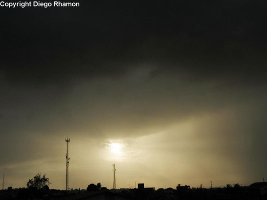 Nimbostratus praecipitatio vista em João Pessoa, Paraíba, em 06/02/2012.