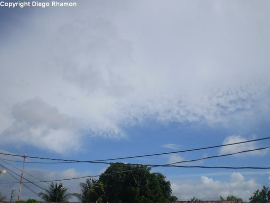 Mammatus associadas à Cirrus vistas em João Pessoa, Paraíba, em 22/12/2009.