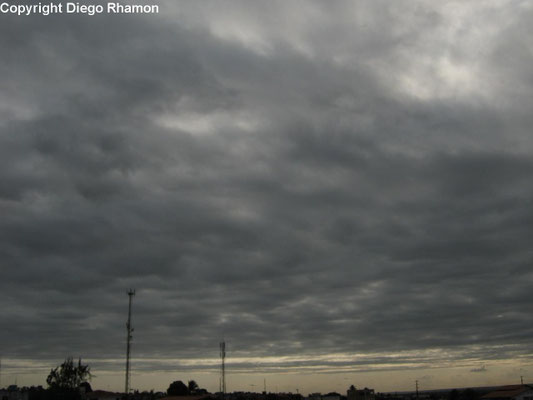 Altocumulus stratiformis opacus vistas em João Pessoa, Paraíba, em 21/09/2011.