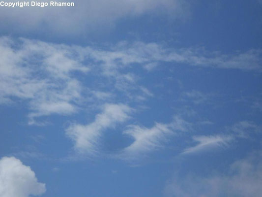 Altocumulus com ondulações Kelvin-Helmholtz vistas em Cabo de Santo Agostinho, Pernambuco, em 11/01/2011.