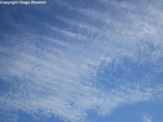 Cirrocumulus lacunosus vistas em João Pessoa, Paraíba, em 22/05/2010.