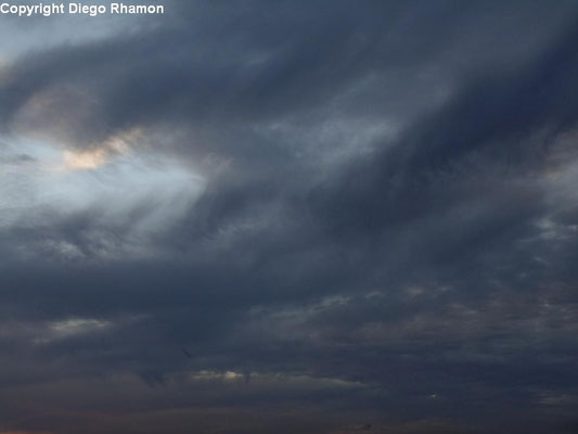 Mammatus associadas à Altocumulus vistas em João Pessoa, Paraíba, em 14/03/2014.