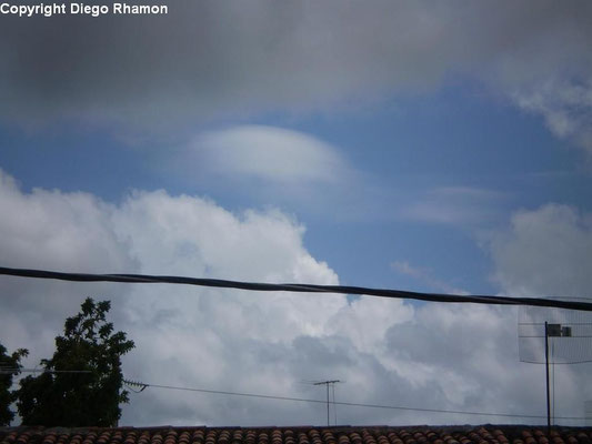 Stratocumulus lenticularis vistas em João Pessoa, Paraíba, em 12/02/2010.