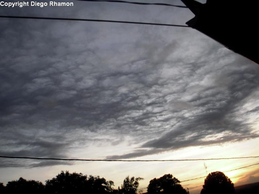 Altocumulus lacunosus vistas em João Pessoa, Paraíba, em 30/12/2010.