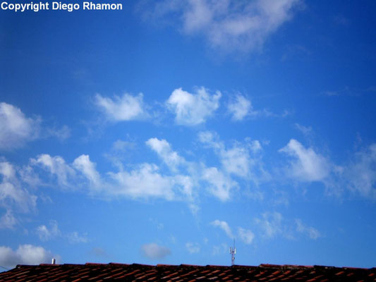 Altocumulus castellanus vistas em João Pessoa, Paraíba, em 14/11/2009.
