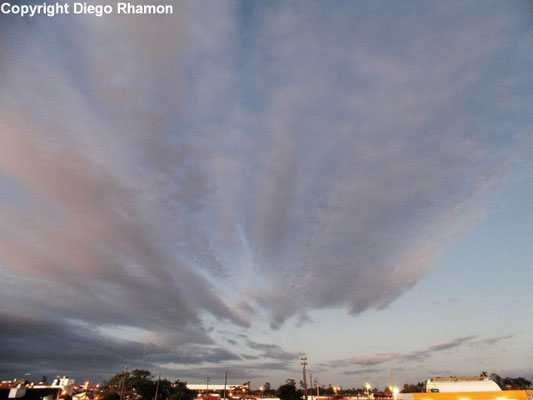 Stratocumulus radiatus vistas em Campina Grande, Paraíba, em 14/09/2014.