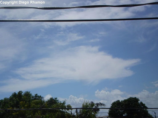 Cirrus spissatus vistas em João Pessoa, Paraíba, em 18/12/2010.