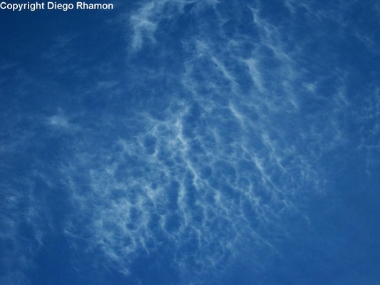 Cirrus floccus lacunosus vistas em João Pessoa, Paraíba, em 26/03/2011.