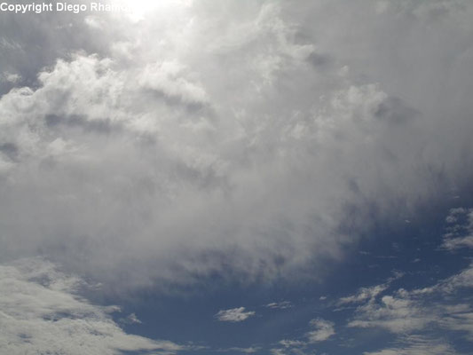Mammatus associadas à Cirrus vistas em João Pessoa, Paraíba, em 22/02/2014.