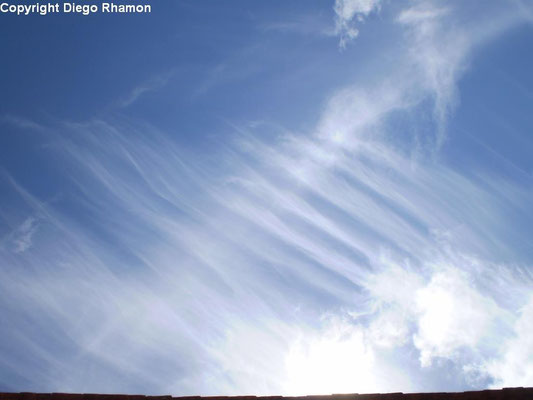 Cirrus duplicatus vistas em João Pessoa, Paraíba, em 13/02/2010.