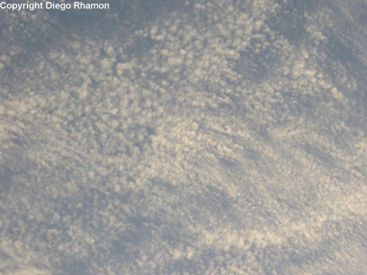 Cirrocumulus floccus vistas em Campina Grande, Paraíba, em 20/01/2015.