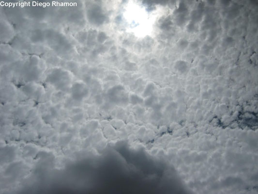Altocumulus perlucidus vistas em Campina Grande, Paraíba, em 03/11/2014.
