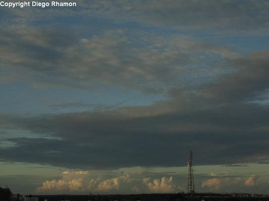 Stratocumulus vesperalis vistas em João Pessoa, Paraíba, em 10/03/2014.
