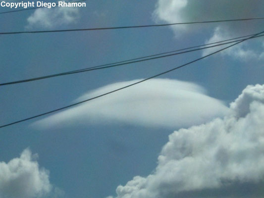 Stratocumulus lenticularis vistas em João Pessoa, Paraíba, em 28/05/2012.